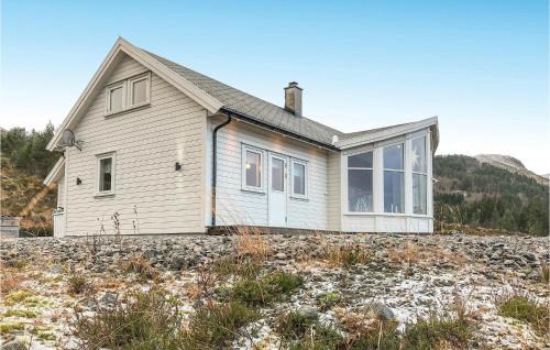Selje House | Nice Home In Stadlandet With House Sea View
