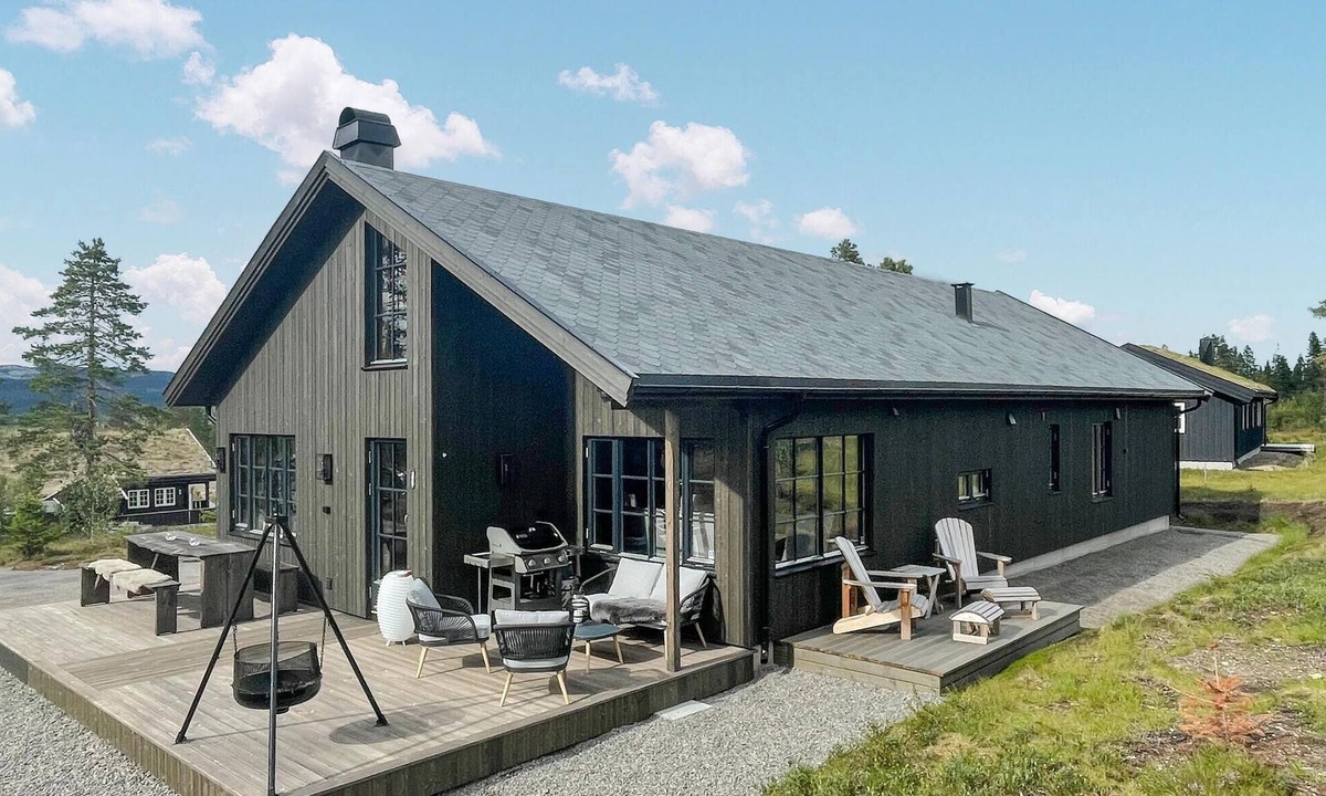Grondalen House | Nice home in Trysil with house a mountain view