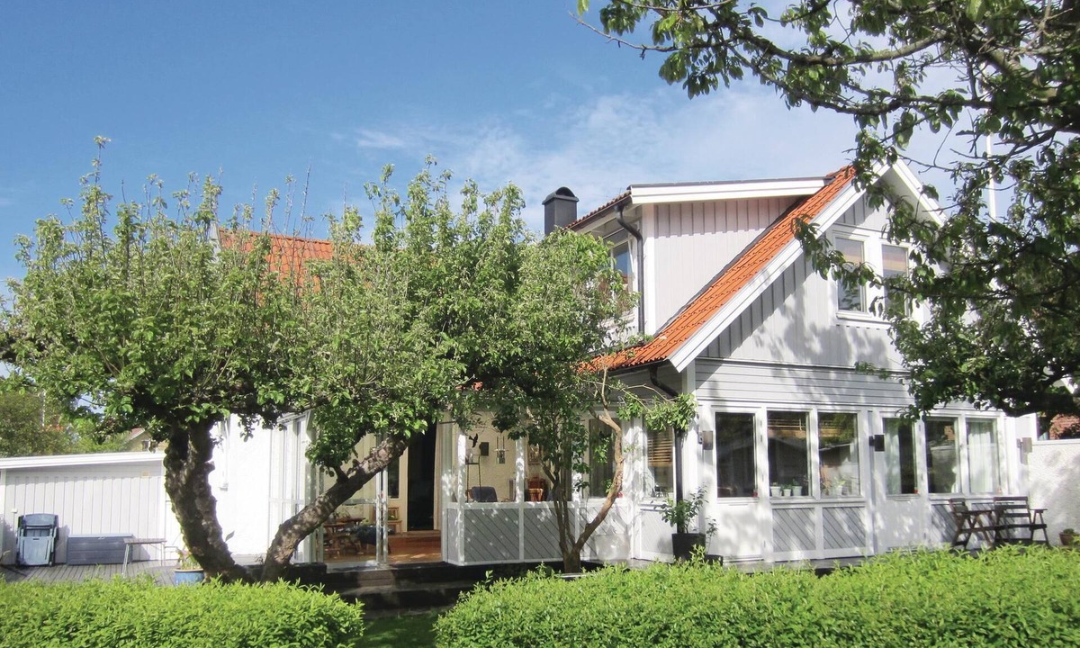 Vastra Frolunda House | Nice home in Västra Frölunda with WiFi