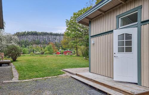 Vargon House | Nice Home In Vänersnäs With House A Mountain View