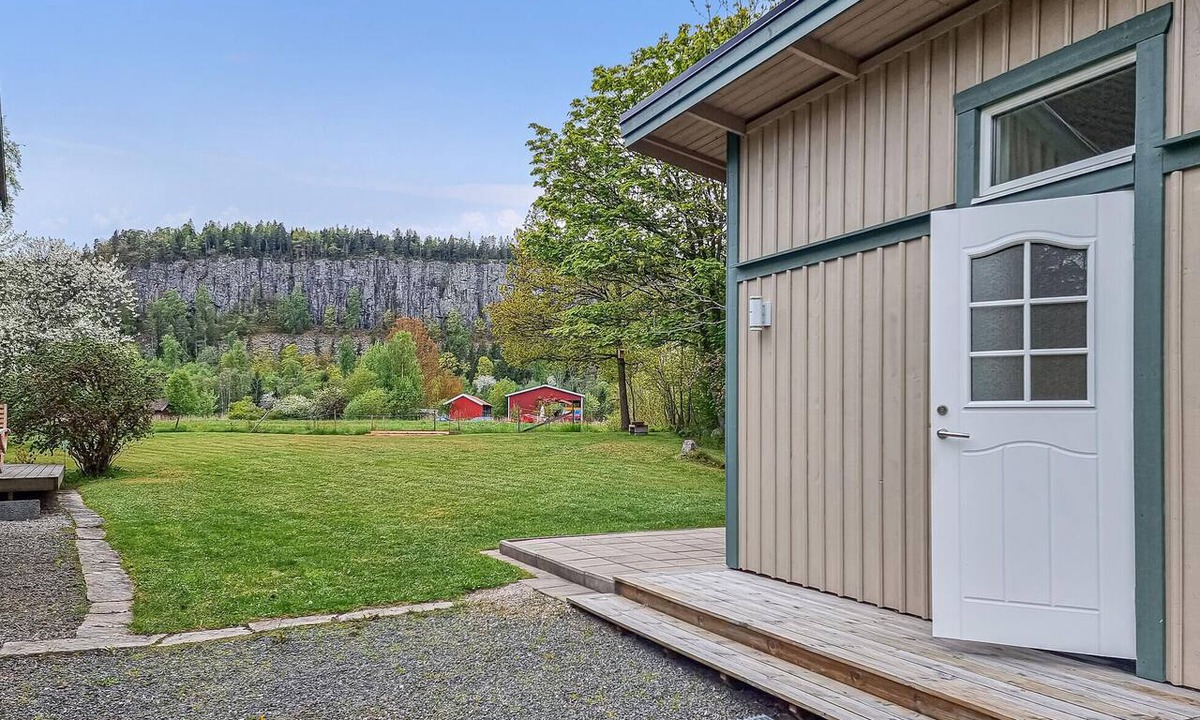 Vargon House | Nice home in Vänersnäs with house a mountain view