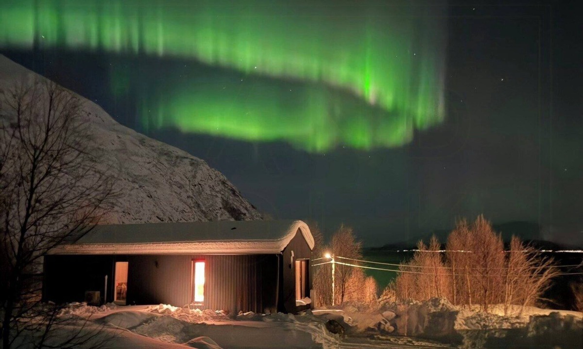 Koppangen House | Northern lights cabin in Lyngen Alps by fjord