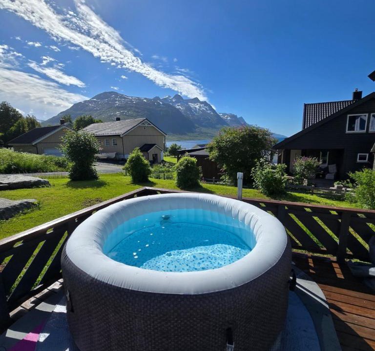 Ersfjordbotn Apartment | Northern Lights Retreat in Ersfjordbotn Tromsø