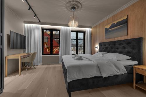 Tromso Apartment | Northstay - The Grand Residence l Luxurious Residence l Central Location, Two Full Bathrooms