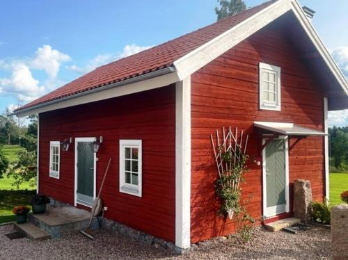 Linkoping Apartment | Nyrenoverad stuga nära naturen