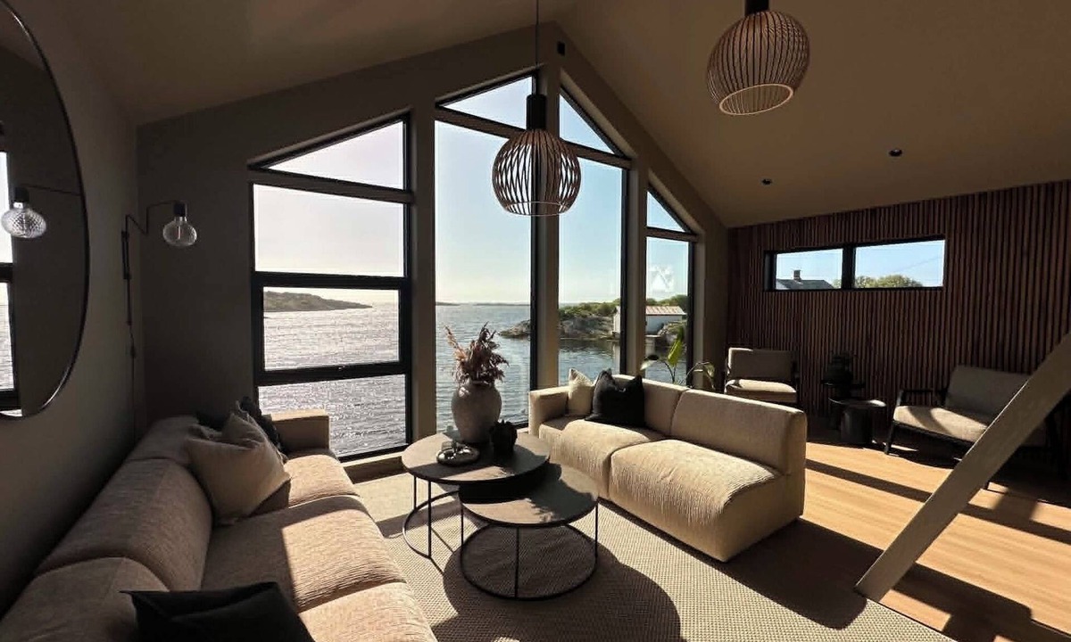 Saeveland House | Oceanfront Luxury Retreat | Jacuzzi, Sauna & Panoramic Views