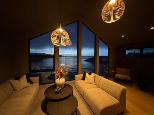 Karmoy House | OceanView Karmoy Jacuzzi, Sauna & Sea Views