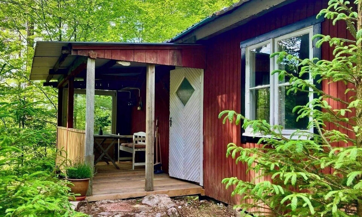 Simlangsdalen House | Off-grid cabin in your private Swedish forest