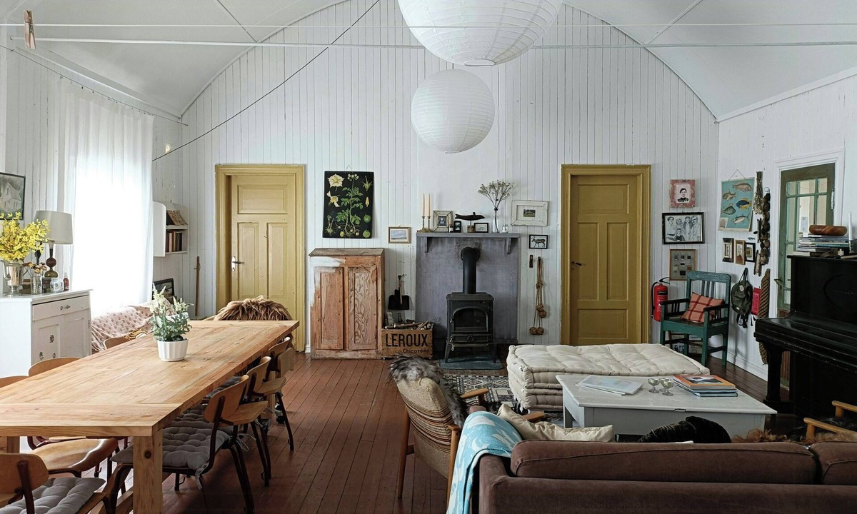 Kvaefjord Municipality House | Old parish hall in Kvæfjord