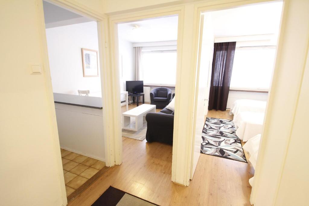Hietalahti Apartment | One-bedroom apartment in Helsinki city center - Eerikinkatu 35