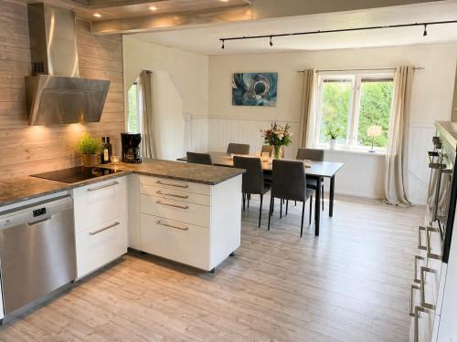 Hestra House | Only 150 m to the nearest lake and 2,5 km to the top of Isaberg