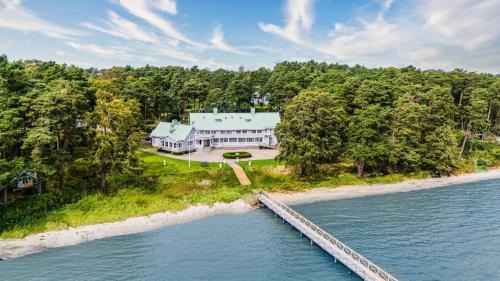 Vickan Bed & Breakfast | Onsala Herrgård B&B
