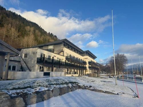 Vossestrand Apartment | Oppheim Resort - Pool, Sauna & Lake!