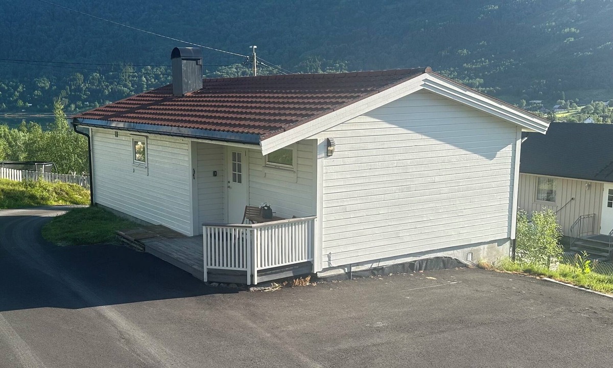 Narvik House | 🌌 Opplev Nord-Norge – nordlys, fjell og ro i vakre Beisfjord.