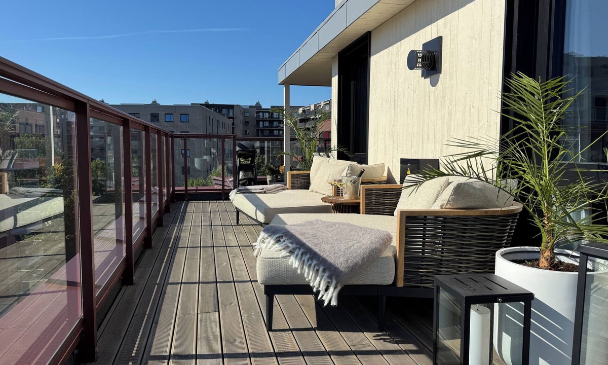 Gamle Oslo Apartment | Oslo Penthouse with Private Rooftop, Fireplace & Parking
