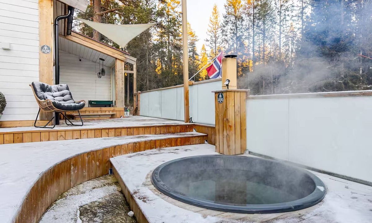 Losby Cabin | Oslo Wildwood Lodge – Wood-Fired Hot Tub