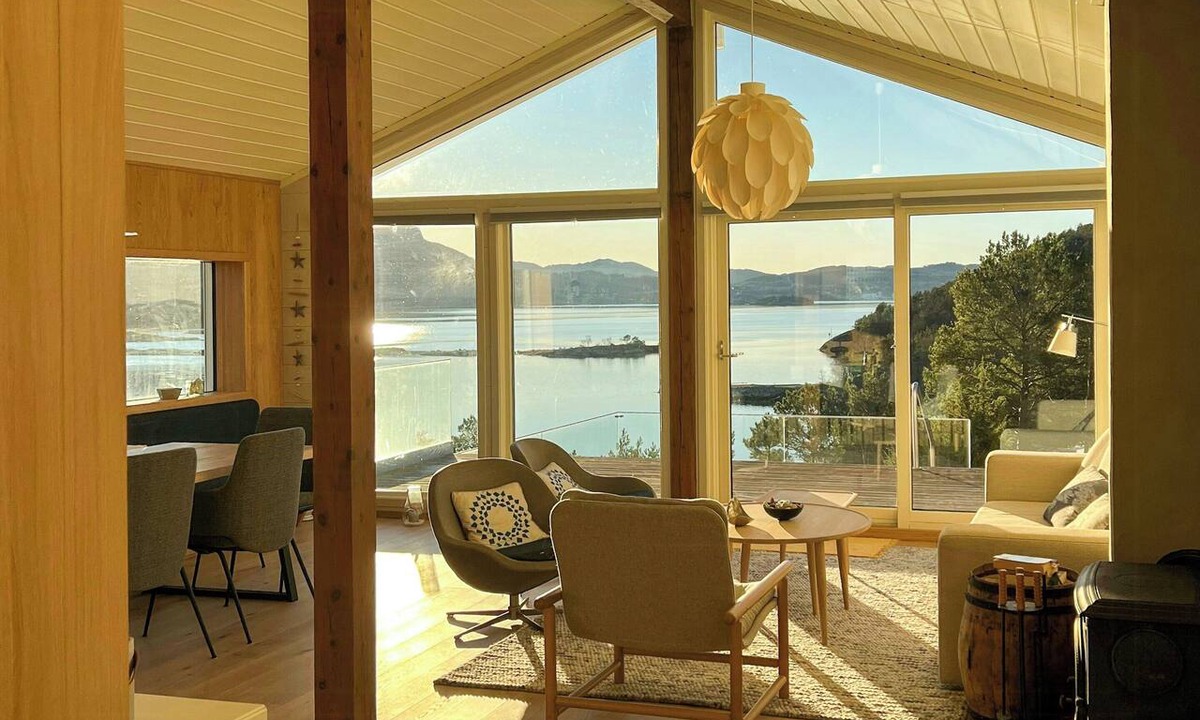 Fister House | Panorama hytte between fjord and mountains