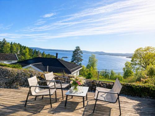 Nesoddtangen House | Panoramic Oslofjord Views with Private Beach Hut