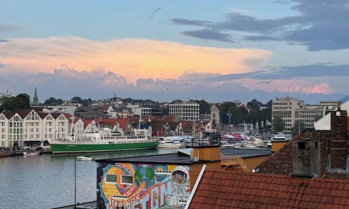 Stavanger Apartment | Panoramic sea view with balcony/Historic Old Town