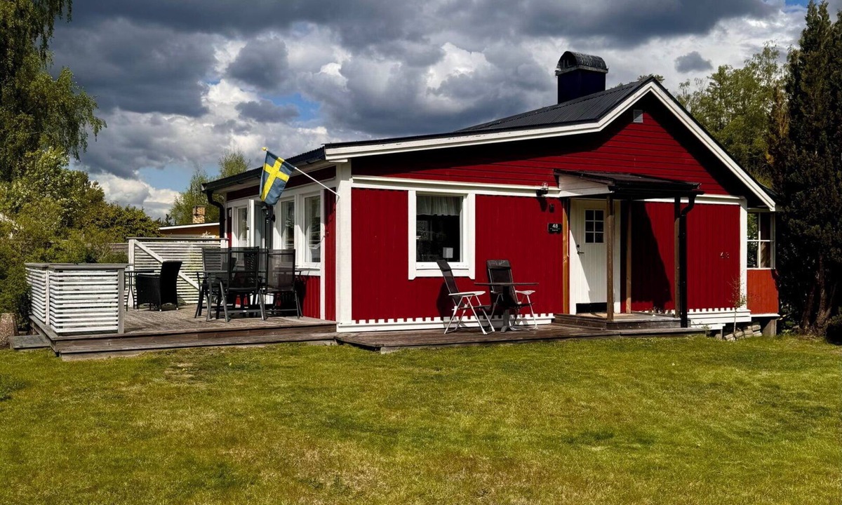 Sjotorp House | Panoramic view at the shore of Lake Vänern