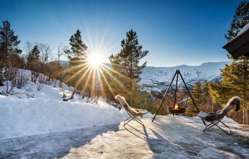 Voss House | Panoramic View of Voss - Private Cabin & Patio