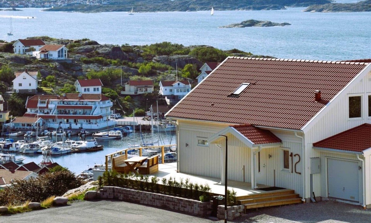 Ellos Ski Chalet | Panoramic view on Ellös top with 500m to sea | SE09125