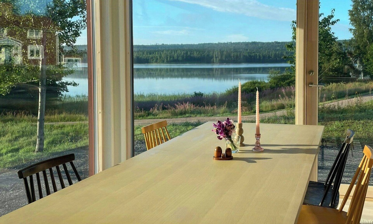 Ramkvilla House | Panoramic views of the lake Klocksjön in Småland