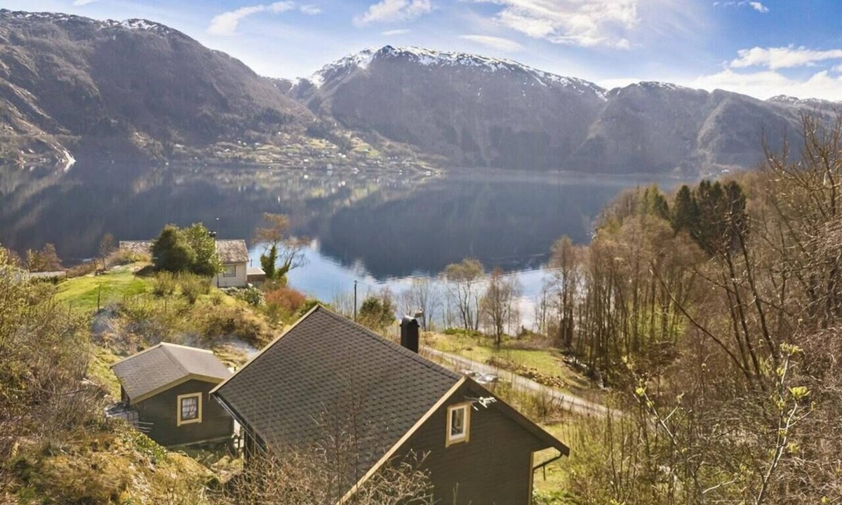 Osteroy House | Peaceful cabin with spa on Osterøy