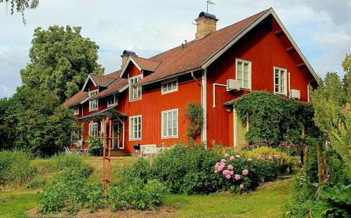 Stromsbergs Bruk Apartment | Peaceful Oasis In A Unique Historic Village
