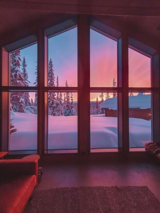 Oystre Slidre Ski Chalet | Peaceful Oasis. Panoramic forest- & mountain view. Sauna.