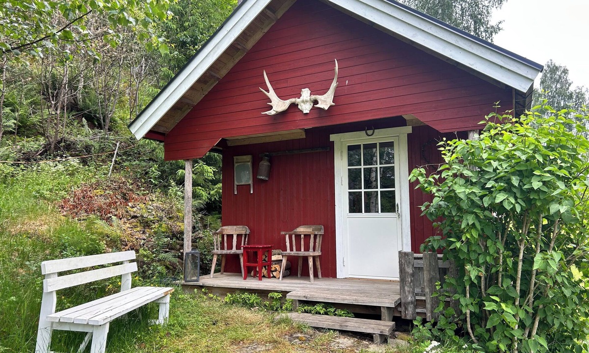 Modum Cabin | Peaceful, Off-Grid Cabin by the River- No Power, No Water- Just Tranquility