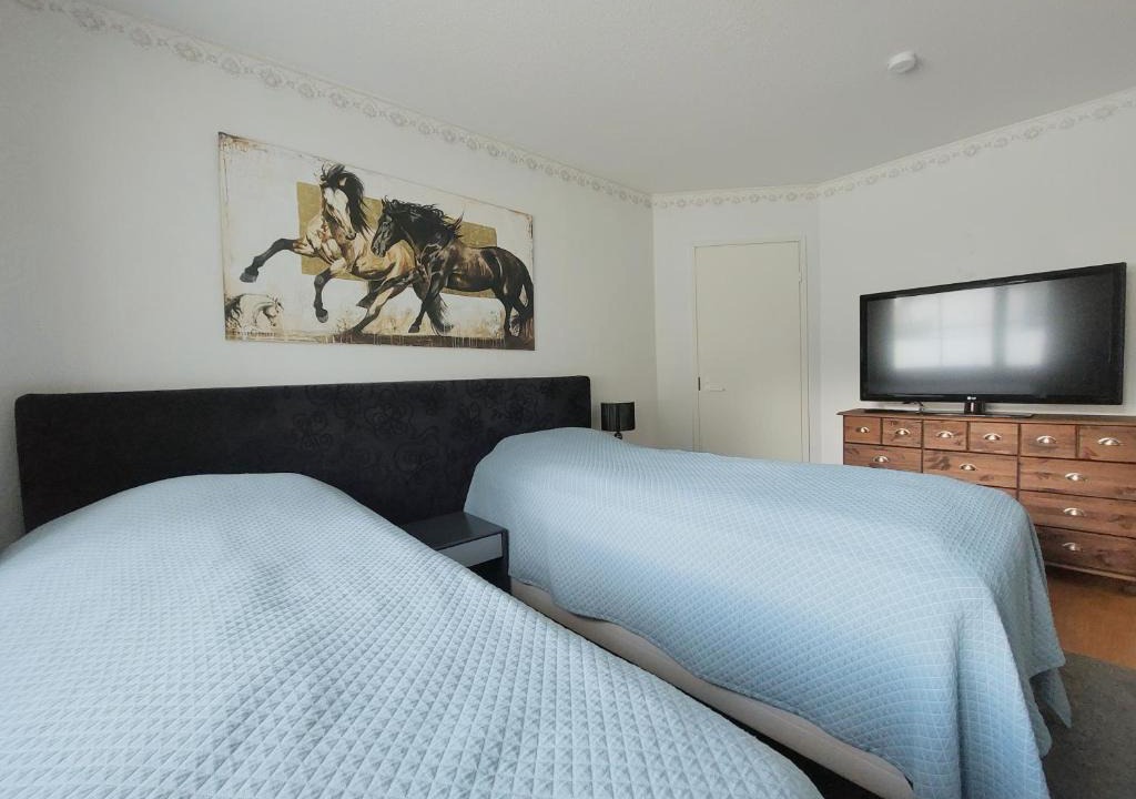 Hyvinkaa Apartment | Peaceful Townhouse near City Center with Sauna & Yard