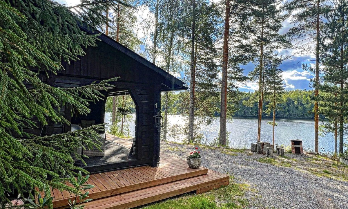 Heinola Cottage | Pet friendly holiday cottages by the lake. Wonderful nature all around!