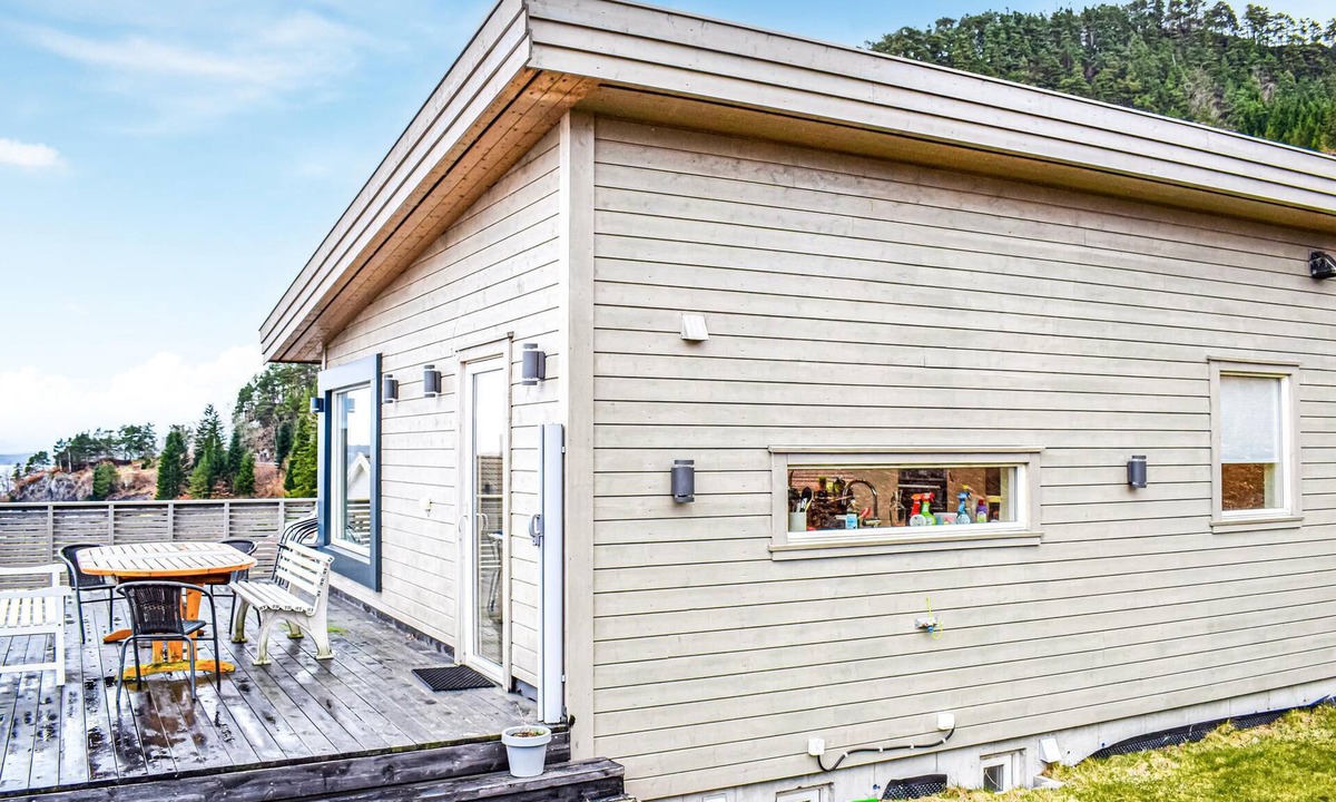 Fister House | Pet friendly home in Fister with house sea view
