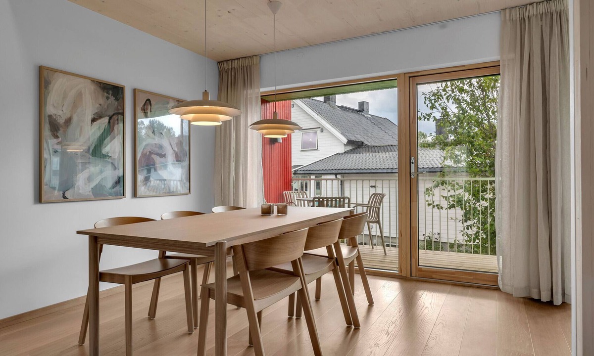 Tromso House | Pinewood Urban Green Lodge
