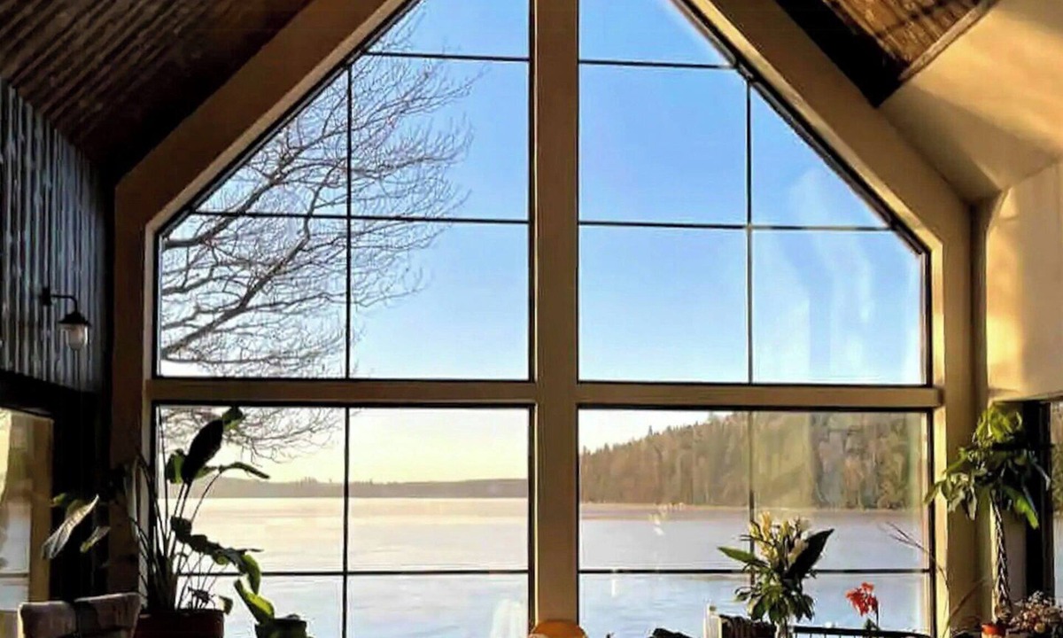 Lerum House | Private cabin by the lake with private pier