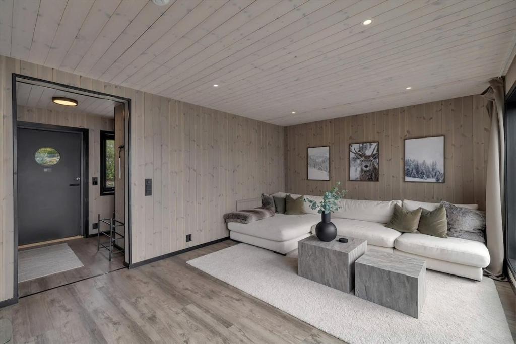 Laukeng Apartment | Private Cabin in Malangen Northern Lights and Fjord