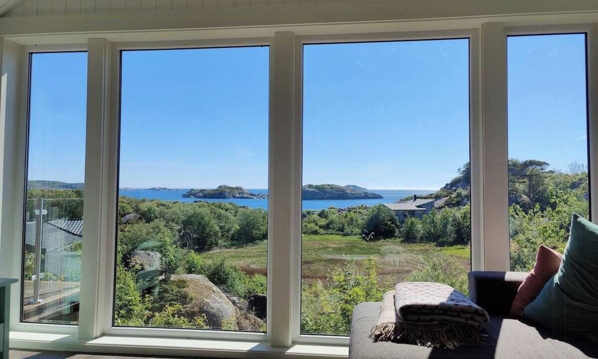 Mandal House | Private gem with padding and oceanview