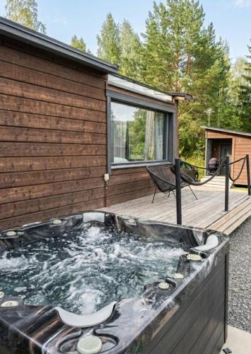 Jamsa House | Private Himosranta Glass Suite & Jacuzzi