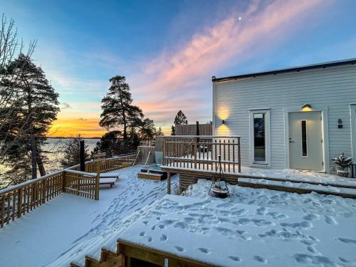 Bro Apartment | Private Lakefront Estate with Two Villas and Hot Tub