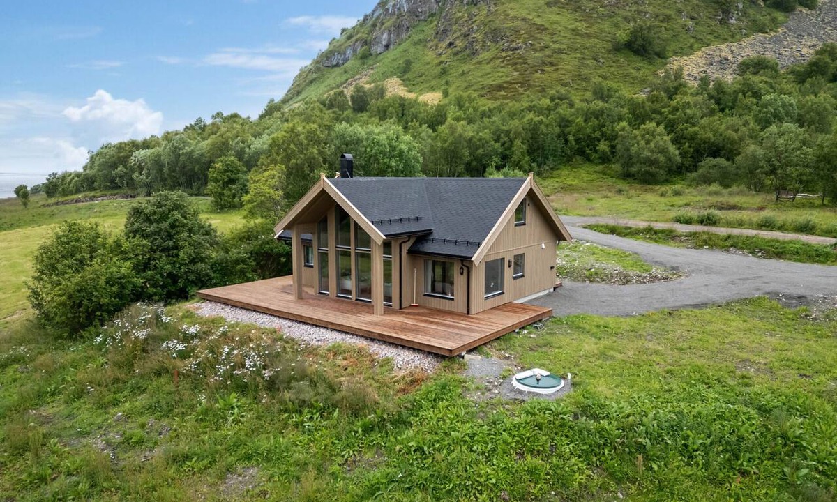 Vagan Cottage | Private Modern Hoven Lodge
