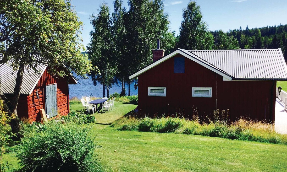 Arjang House | Quiet and secluded cottage with fantastic location and panoramic views of the Harnäsfjord.