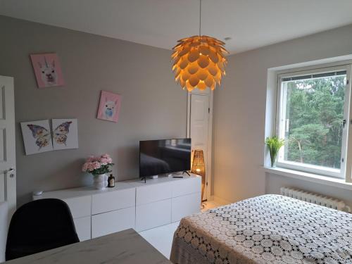 Lantinen District Apartment | Quiet parkside studio with a fully stocked fridge