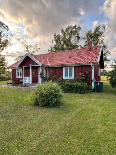 Kopingsvik House | Röda stugan