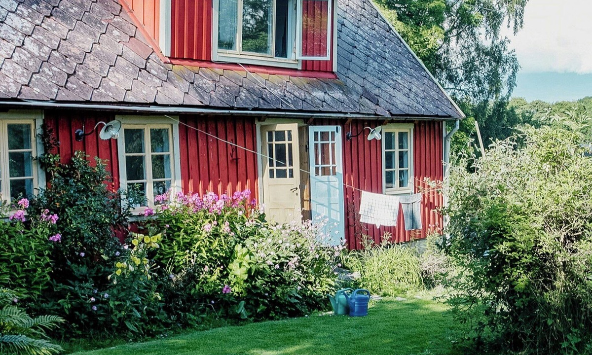 Bastad House | Red cottage from the 1800s on Bjärehalvön
