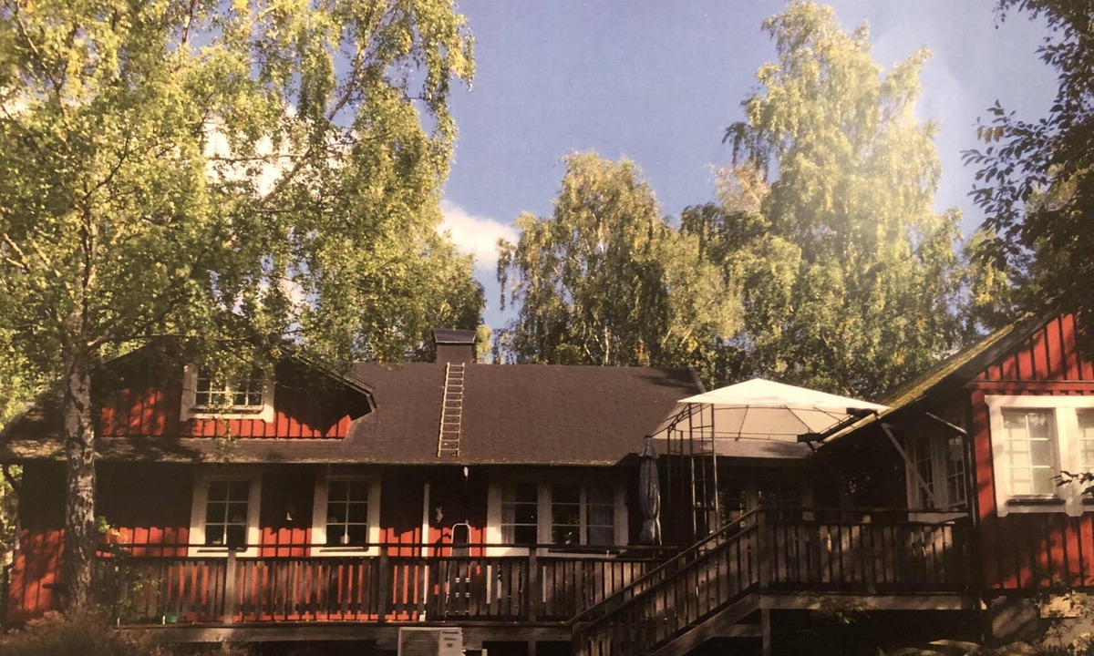 Saltsjobaden House | Red wooden house in Stockholm local resort