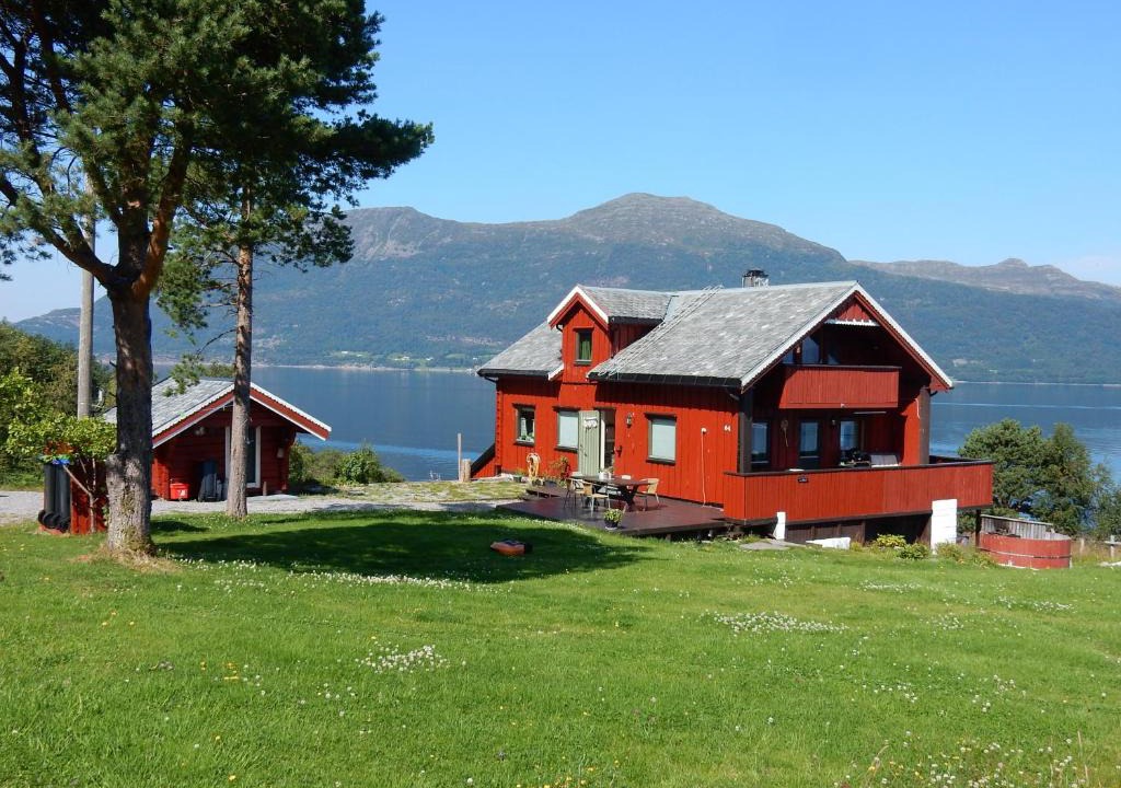 Midsund Municipality House | Rekdal