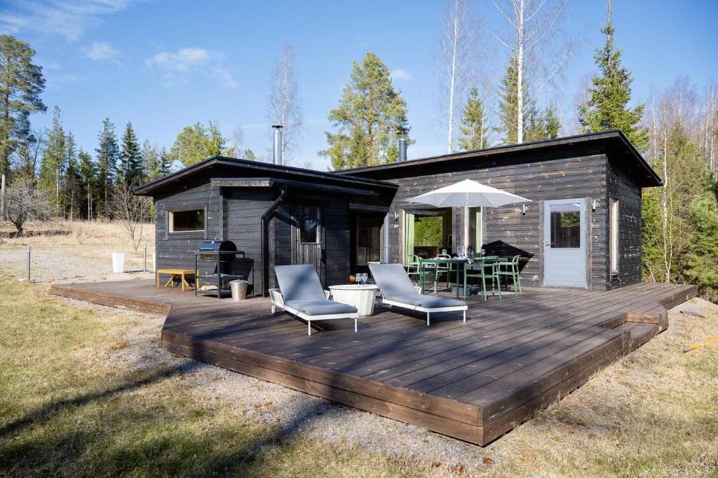 Padasjoki House | Remote Lakeside Mökki | Wood Sauna & Forest Views