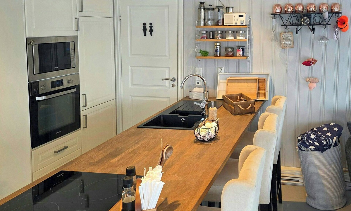 Hernar House | Renovated cottage with starry sky on Hellesøy