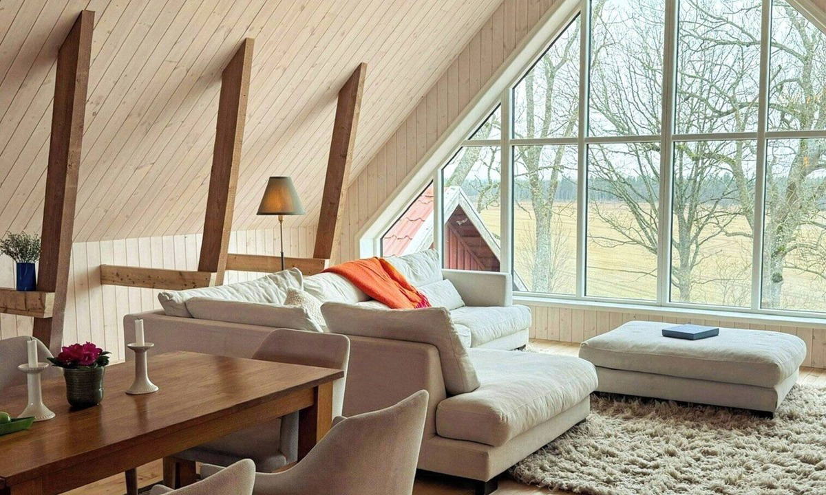 Kallby House | Renovated stable with views on Kinnekulle